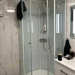 Appartement Arendalsuka - Fin Enebolig, Sentralt Og Sjonaert,gratis Parkering 4 Rom 3 Bad 2 Stuer