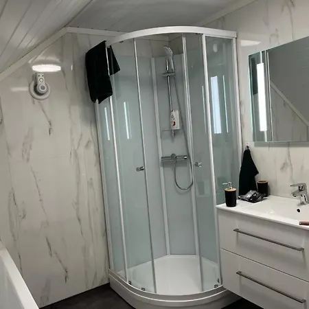 Arendalsuka - Fin Enebolig, Sentralt Og Sjonaert,gratis Parkering 4 Rom 3 Bad 2 Stuer Apartamento