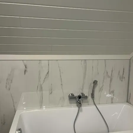 Apartamento Arendalsuka - Fin Enebolig, Sentralt Og Sjonaert,gratis Parkering 4 Rom 3 Bad 2 Stuer *