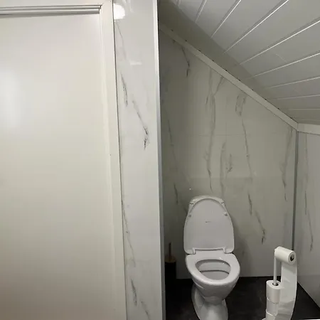 Arendalsuka - Fin Enebolig, Sentralt Og Sjonaert,gratis Parkering 4 Rom 3 Bad 2 Stuer Arendal