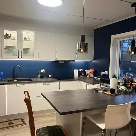Appartamento Arendalsuka - Fin Enebolig, Sentralt Og Sjonaert,gratis Parkering 4 Rom 3 Bad 2 Stuer *
