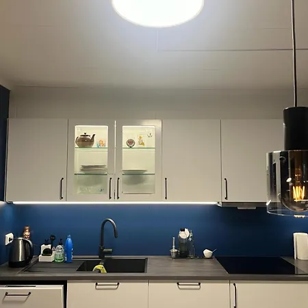 Apartamento Arendalsuka - Fin Enebolig, Sentralt Og Sjonaert,gratis Parkering 4 Rom 3 Bad 2 Stuer *