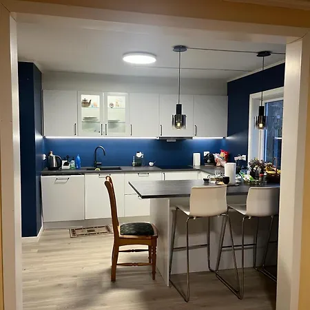 4 Bedroom Beautiful House In Center Appartamento *