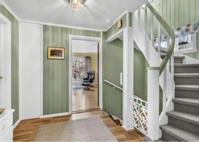 Apartamento Arendalsuka - Fin Enebolig, Sentralt Og Sjonaert,gratis Parkering 4 Rom 3 Bad 2 Stuer *