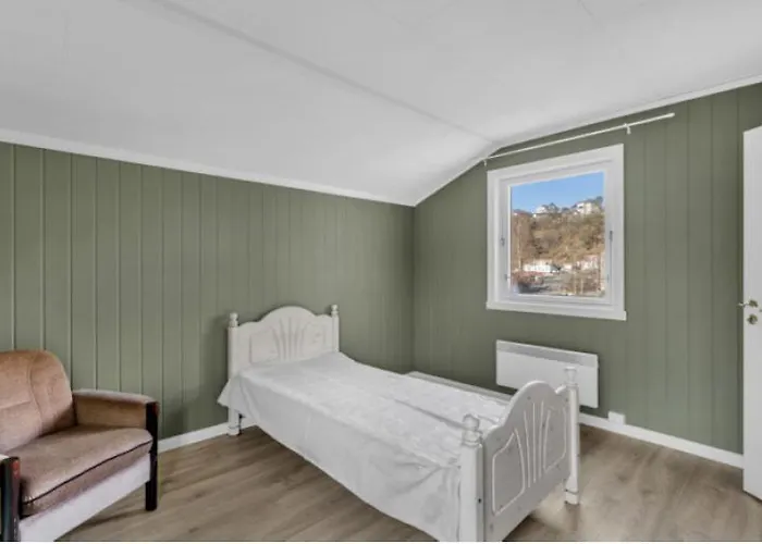 Arendalsuka - Fin Enebolig, Sentralt Og Sjonaert,gratis Parkering 4 Rom 3 Bad 2 Stuer Apartamento