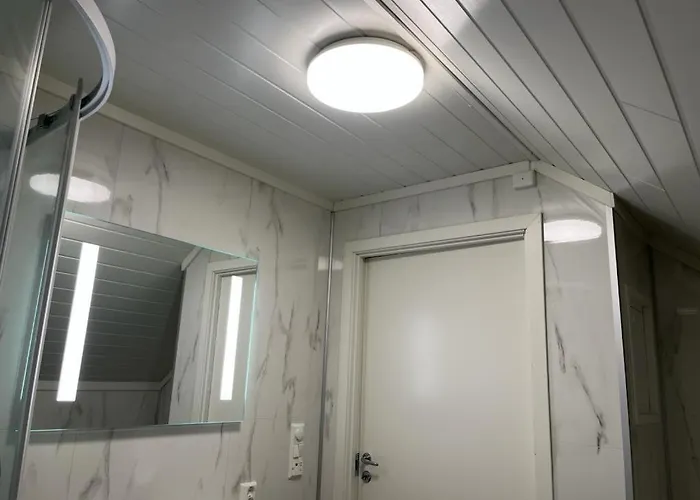 Apartamento Arendalsuka - Fin Enebolig, Sentralt Og Sjonaert,gratis Parkering 4 Rom 3 Bad 2 Stuer *