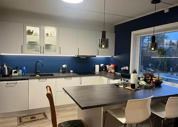 Apartamento Arendalsuka - Fin Enebolig, Sentralt Og Sjonaert,gratis Parkering 4 Rom 3 Bad 2 Stuer *