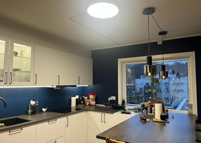 Apartamento Arendalsuka - Fin Enebolig, Sentralt Og Sjonaert,gratis Parkering 4 Rom 3 Bad 2 Stuer