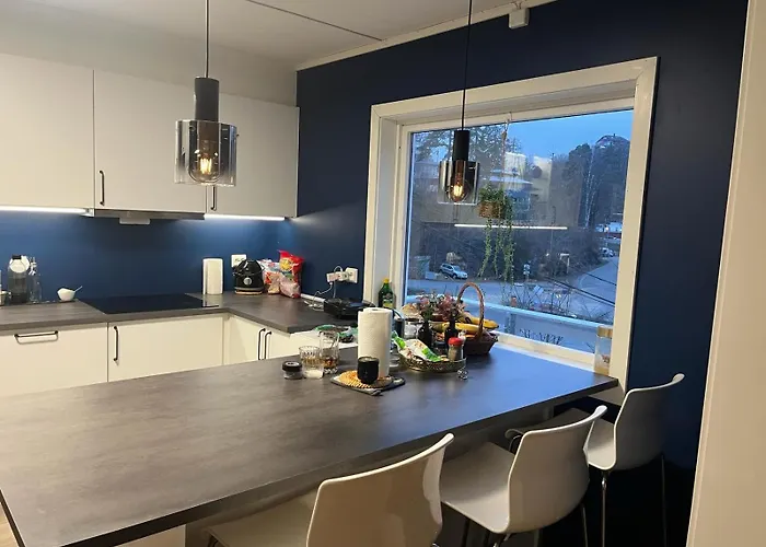 Arendalsuka - Fin Enebolig, Sentralt Og Sjonaert,gratis Parkering 4 Rom 3 Bad 2 Stuer Apartamento